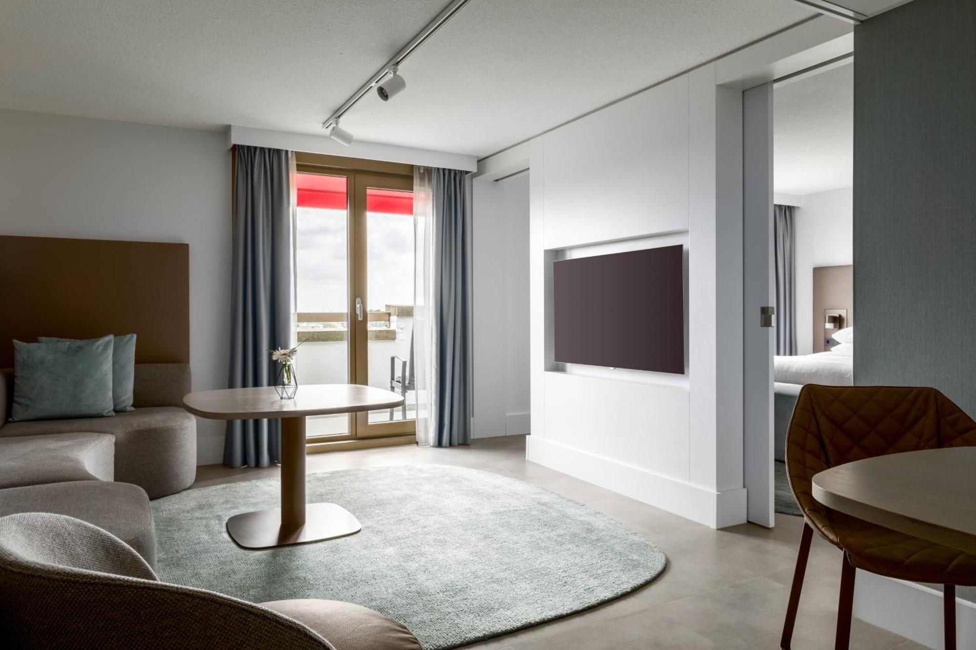 Balcony Suite with M Club Lounge Access